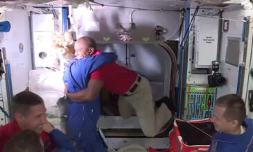 Η στιγμή που το Crew Dragon των Space X-NASA «έδεσε» στον Διεθνή Διαστημικό Σταθμό