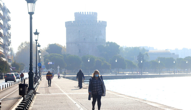Κορονοϊός: Στο «κόκκινο» η Θεσσαλονίκη με αρνητικό ρεκόρ 905 νέων κρουσμάτων