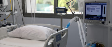 Κορονοϊός: Έξι νέοι θάνατοι και έξι διασωληνωμένοι – Ένα σοβαρό κρούσμα γρίπης