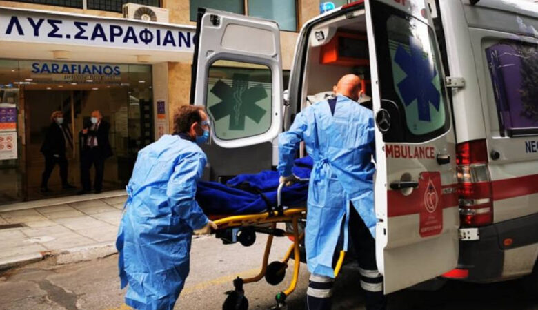 Επίταξη ιδιωτικών κλινικών: Ξεκίνησε η μεταφορά ασθενών στη Θεσσαλονίκη – Δείτε τις φωτογραφίες