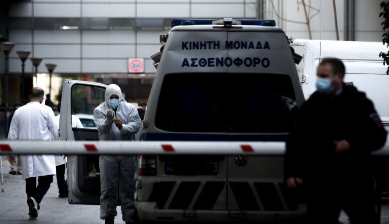 Κορονοϊός: Τεράστια πίεση στο ΕΣΥ από τους διασωληνωμένους – Σοκάρει ο αριθμός των θανάτων