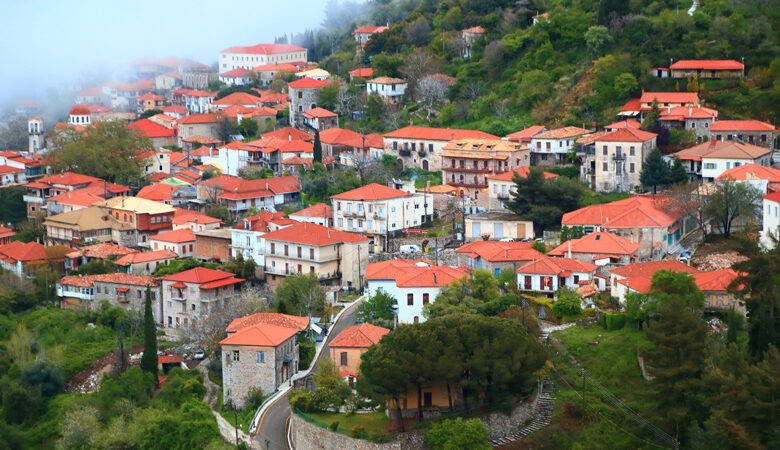 Το αρχοντικό πέτρινο χωριό της Πελοποννήσου