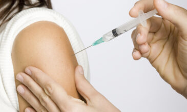 Ισραήλ: Τρίτη δόση εμβολίου και στους άνω των 40 ετών