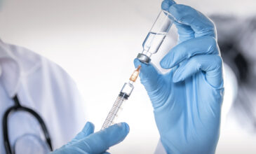 Ξεκίνησαν οι εμβολιασμοί σε όλα τα νοσοκομεία της Κρήτης – Εκατό εμβολιασμοί καθημερινά στο Βενιζέλειο