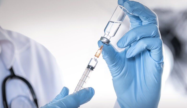 Ξεκίνησαν οι εμβολιασμοί σε όλα τα νοσοκομεία της Κρήτης – Εκατό εμβολιασμοί καθημερινά στο Βενιζέλειο