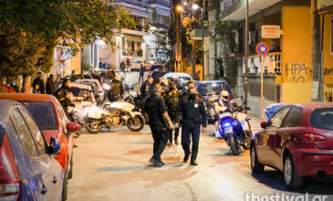 Θεσσαλονίκη: Οι φίλοι του χτυπούσαν τους αστυνομικούς και αυτός τραβούσε βίντεο