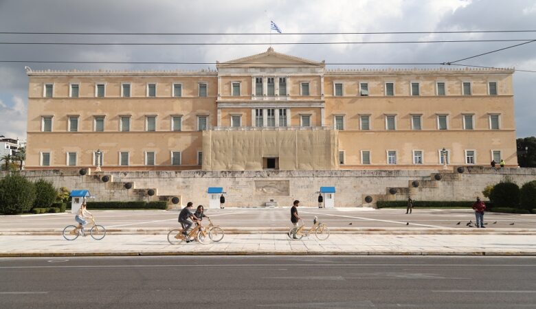 Δημοσκόπηση ΣΚΑΪ: Η απόσταση που χωρίζει ΝΔ-ΣΥΡΙΖΑ