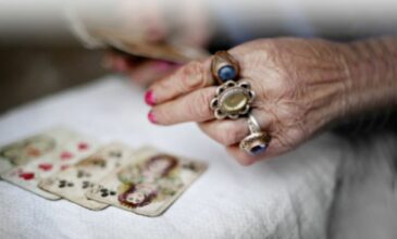 Έκανε την «μάντισσα» και απέσπασε από γυναίκα 15.000 ευρώ