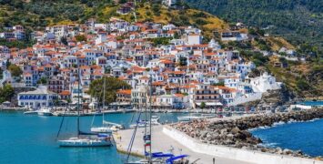 Ποιο ελληνικό νησί βρίσκεται στους καλύτερους προορισμούς για το 2023 για τους Βρετανούς