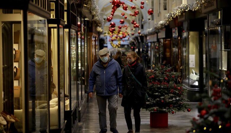 Κορονοϊός: Διευρύνεται το ωράριο των καταστημάτων για τις εορτές στη Βρετανία