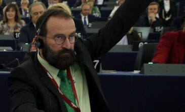 Ευρωβουλευτής παραδέχθηκε ότι συμμετείχε σε sex party παραβιάζοντας το lockdown