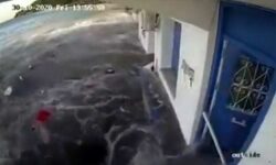 Φονικός σεισμός στη Σάμο: Συγκλονιστικό βίντεο από το τσουνάμι που χτύπησε το νησί