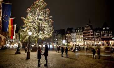 Κορονοϊός: Πώς θα γιορτάσουν τα Χριστούγεννα στην Ευρώπη