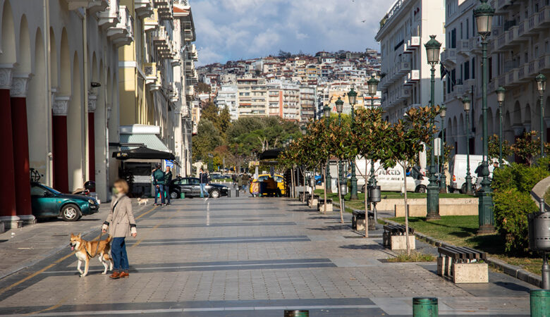 Κορονοϊός: «Πρωτιά» της Θεσσαλονίκης στα κρούσματα- Ο «χάρτης» της κατανομής