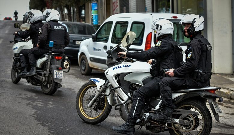 Ένταση έξω από το Α.Τ. Κολωνού- Συμπλοκές με αστυνομικούς