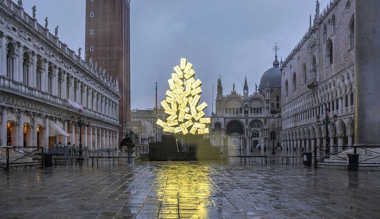 Ο εντυπωσιακός φωτισμός της Βενετίας ενόψει Χριστουγέννων