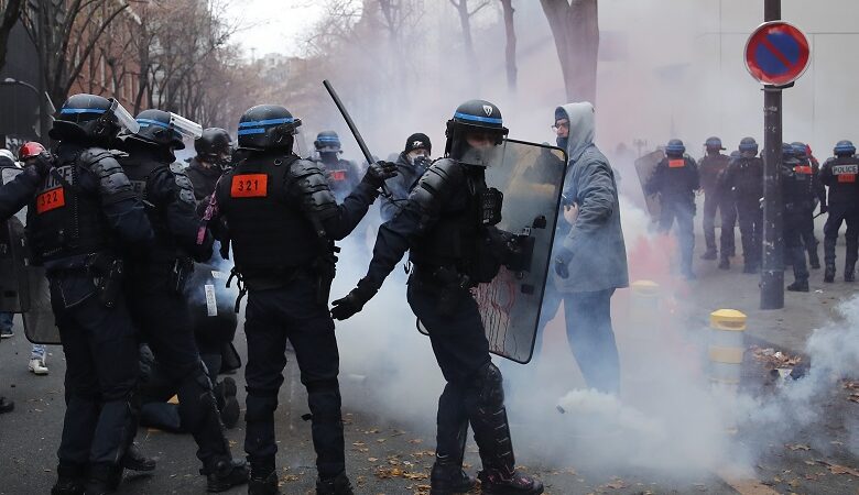 Ογκώδεις διαδηλώσεις στο Παρίσι ενάντια στην αστυνομική βία