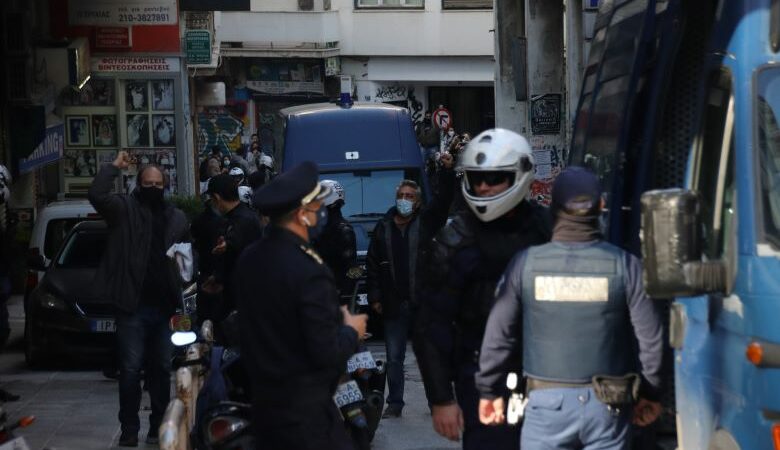 Επέτειος Γρηγορόπουλου: Σαρωτικοί έλεγχοι στα Εξάρχεια – 15 προσαγωγές από την Αστυνομία