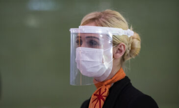 Έρευνα: Οι προσωπίδες χωρίς μάσκα από μέσα δεν προστατεύουν από τον κορονοϊό
