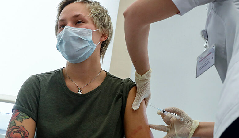 EpiVacCorona: Διατίθεται προς χρήση και το δεύτερο ρωσικό εμβόλιο