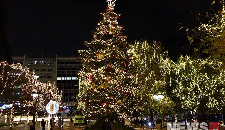 Φωταγωγήθηκε το Χριστουγεννιάτικο δένδρο στην πλατεία Συντάγματος