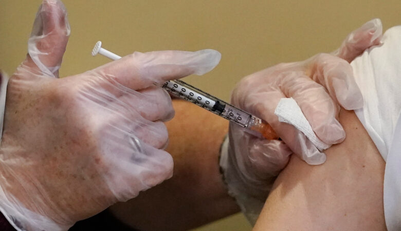 Κορονοϊός: Σχεδόν 140.000 άνθρωποι εμβολιάστηκαν ήδη στη Βρετανία