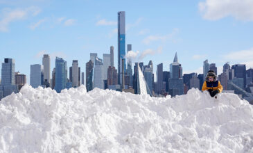Σφοδρή χιονοθύελλα σάρωσε την Νέα Υόρκη