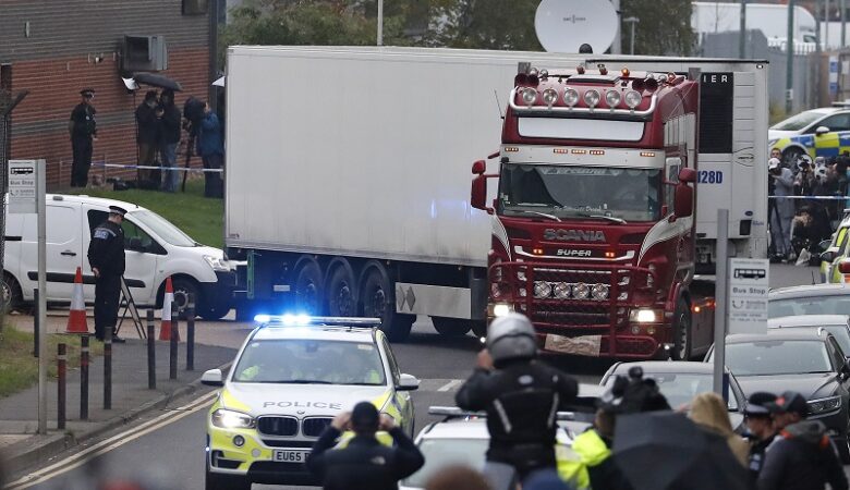 Βρετανία: Ένοχοι δύο κατηγορούμενοι για τον θάνατο 39 μεταναστών σε φορτηγό ψυγείο