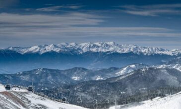 Η εντυπωσιακή θέα από τον χιονισμένο Παρνασσό στα 2.500 μ.