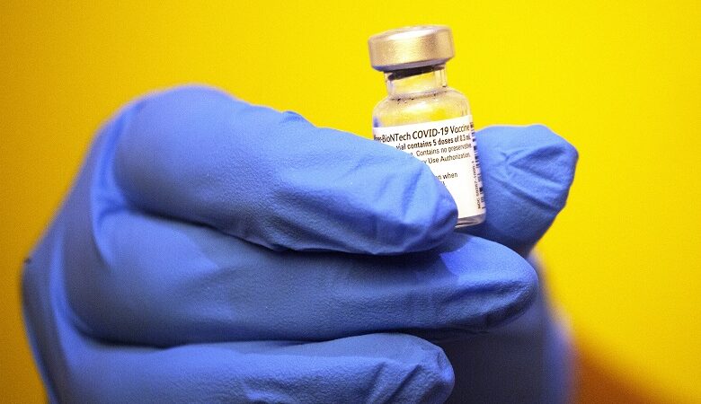 Εμβόλιο Pfizer: Kαταστράφηκαν 975 δόσεις στη Βρετανία λόγω προβλήματος στα ψυγεία