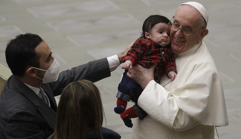 Πάπας Φραγκίσκος: Να έχουν όλοι πρόσβαση στους εμβολιασμούς και στις θεραπείες