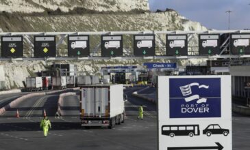 Βρετανία: 15.526 διαγνωστικά τεστ έγιναν στους οδηγούς των ακινητοποιημένων φορτηγών στο Κεντ