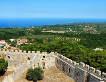 Χλεμούτσι: Το επιβλητικό φρούριο στην Κυλλήνη που έχει αλλάξει τρεις φορές όνομα