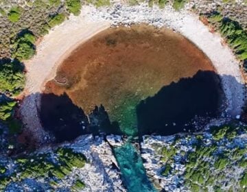 Του Παπά η Λίμνα: Το εντυπωσιακό ελληνικό αξιοθέατο της φύσης