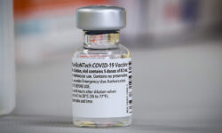 Έρευνα: Η τρίτη δόση εμβολίου Pfizer μειώνει κατά 90% τον κίνδυνο θανάτου