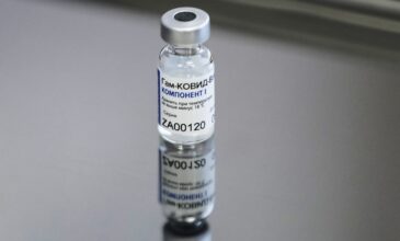 Ρωσία: Ο συνδυασμός των εμβολίων Sputnik-V και AstraZeneca θα προστατεύει για 2 χρόνια