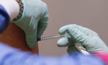 Εμβόλιο κορονοϊού: Χορήγησαν πενταπλάσια δόση σε οκτώ άτομα στη Γερμανία