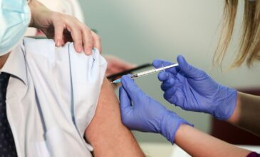 Κορονοϊός: Ειδικές κατηγορίες ασθενών και εμβολιασμός – Τι συμβουλεύουν οι επιστήμονες