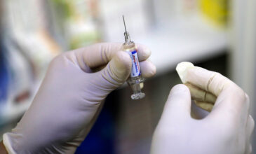 Πελώνη: Η λίστα των κυβερνητικών στελεχών που εμβολιάστηκαν τελειώνει εδώ