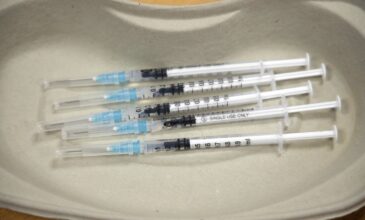 Κορονοϊός: Τα εμβολιασμένα άτομα είναι πολύ πιθανό να μολύνουν άλλους