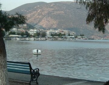 Η «θάλασσα του Παρνασσού» με τη μοναδική της ομορφιά