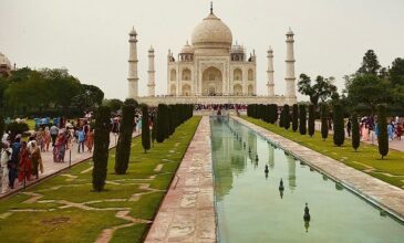 Ινδία: Χιλιάδες επισκέπτες συρρέουν στο Ταζ Μαχάλ παρά την πανδημία