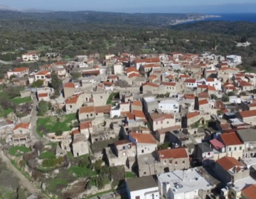 Το μεσαιωνικό καστροχώρι Χίου που είναι χτισμένο πάνω σε βράχο