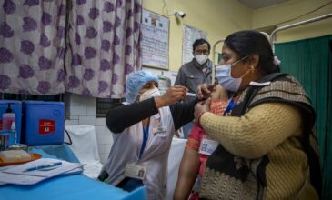 Κορονοϊός: Η Ινδία ενέκρινε δύο εμβόλια