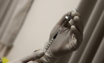 «Το εμβόλιο της ΑstraZeneca μπορεί να χορηγηθεί και στους άνω των 55»