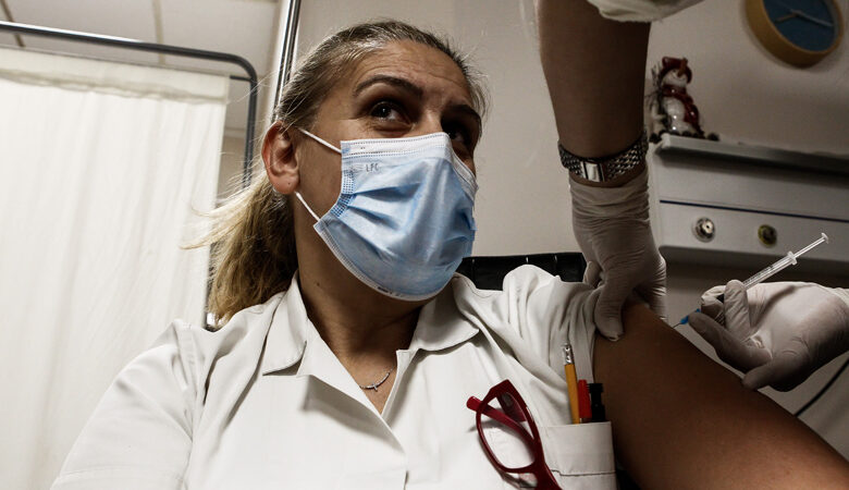 Θεμιστοκλέους: Καμία δόση εμβολίου κατά του κορονοϊού χαμένη