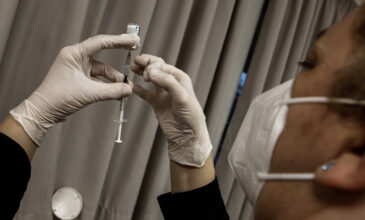 CDC: Οι εμβολιασμένοι και με τις δύο δόσεις δεν θα μπαίνουν σε καραντίνα μετά από επαφή με κρούσμα