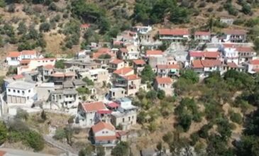 Λεπτόποδα Χίου: Το χωριό που ξεχωρίζει για τις…σκεπές των σπιτιών του