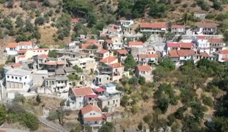 Λεπτόποδα Χίου: Το χωριό που ξεχωρίζει για τις…σκεπές των σπιτιών του