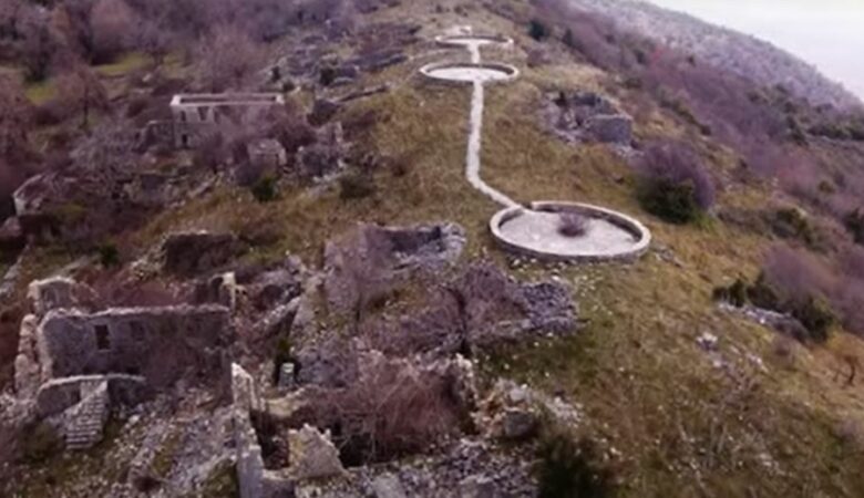 Μαυρονόρος: Το έρημο χωριό της Ηπείρου με την ιδιαίτερη αρχιτεκτονική